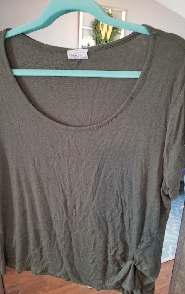 Twist knot tee